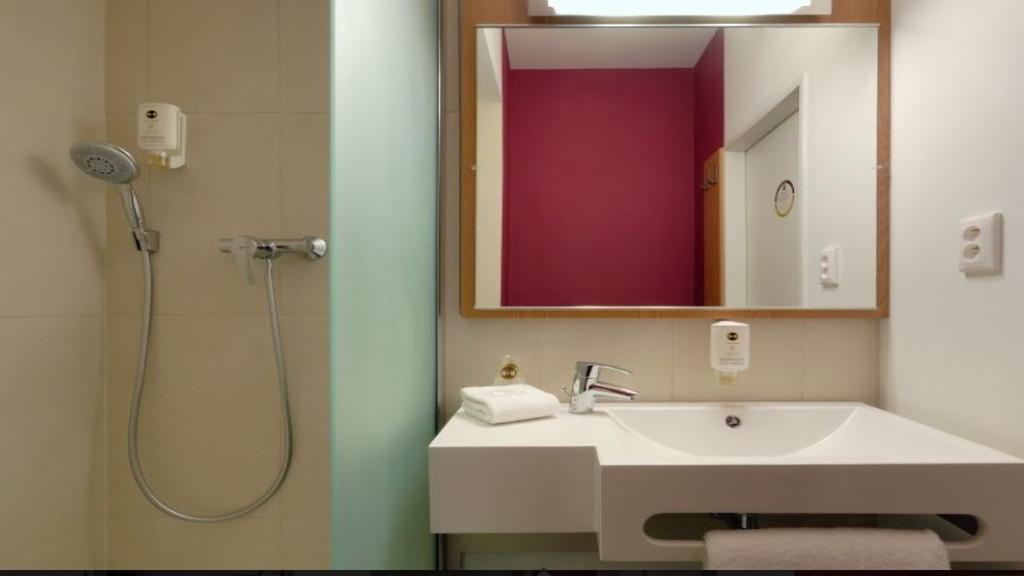 B&B Hotel Paris Romainville Noisy-Le-Sec Экстерьер фото